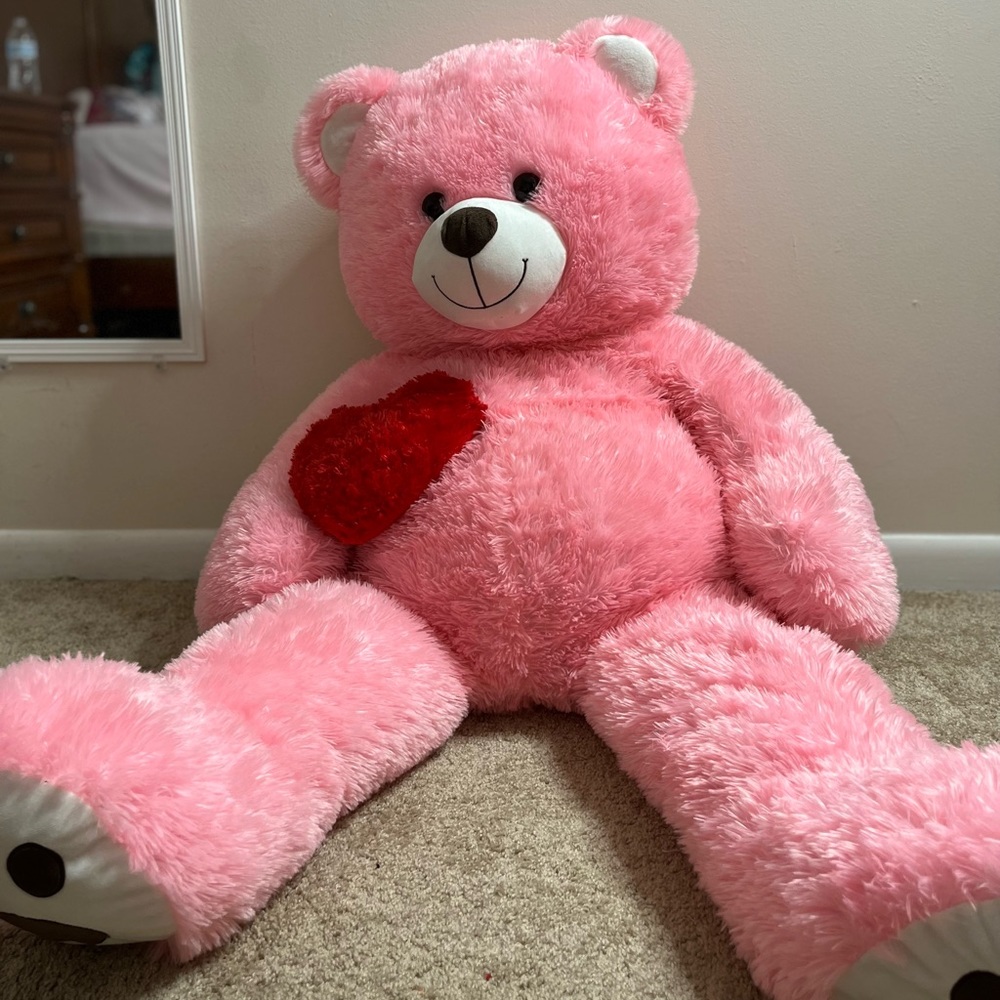 Giant pink Valentine’s Day teddy bear